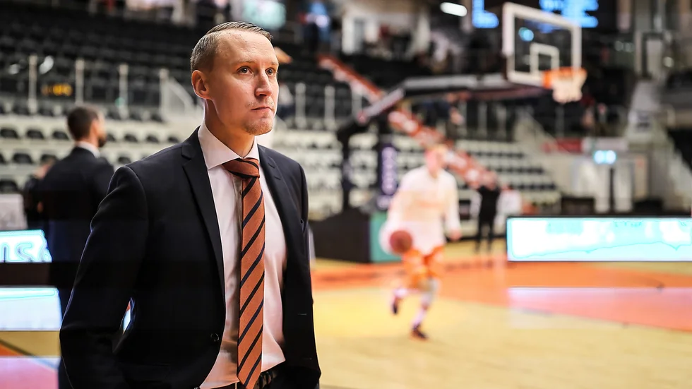 Mikko Riipinen fortsätter jakten på Mitchell Smiths ersättare. Men mot Nässjö i kväll får han nöja sig med Jackson Rowe, LaDarien Griffin, Brandon Tabb och ett koppel andra hyggliga spelare...