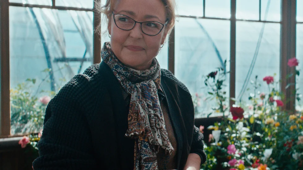 En oväntad vänskap uppstår när rosodlaren Eve Vernet (Catherine Frot) tar hjälp av arbetstränande tuffingar i "Doften av rosor".