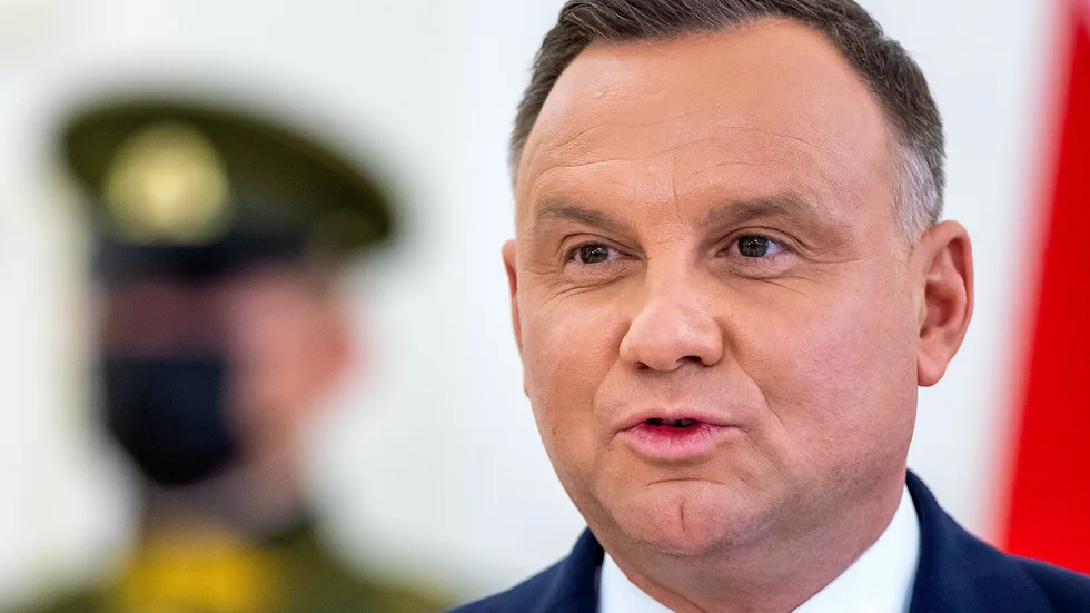 Polens president Andrzej Duda stoppar ett kontroversiellt förslag till ny medielag. Arkivbild.