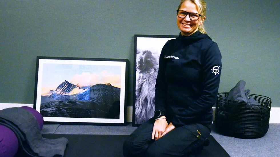 Sara Turtola har spenderat mycket tid i Ritsem så att fjället Áhkká får pryda väggen i yogastudion var självklart. Hon är även certifierad skogsbadscoach.