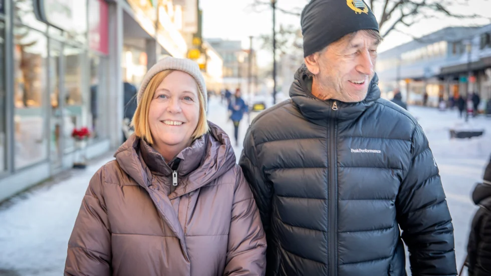 Tina och Micke Stenhoff delar på ansvaret för julstöket, även om det sitter långt in att medge det. "Du förstör min image!", säger Micke.