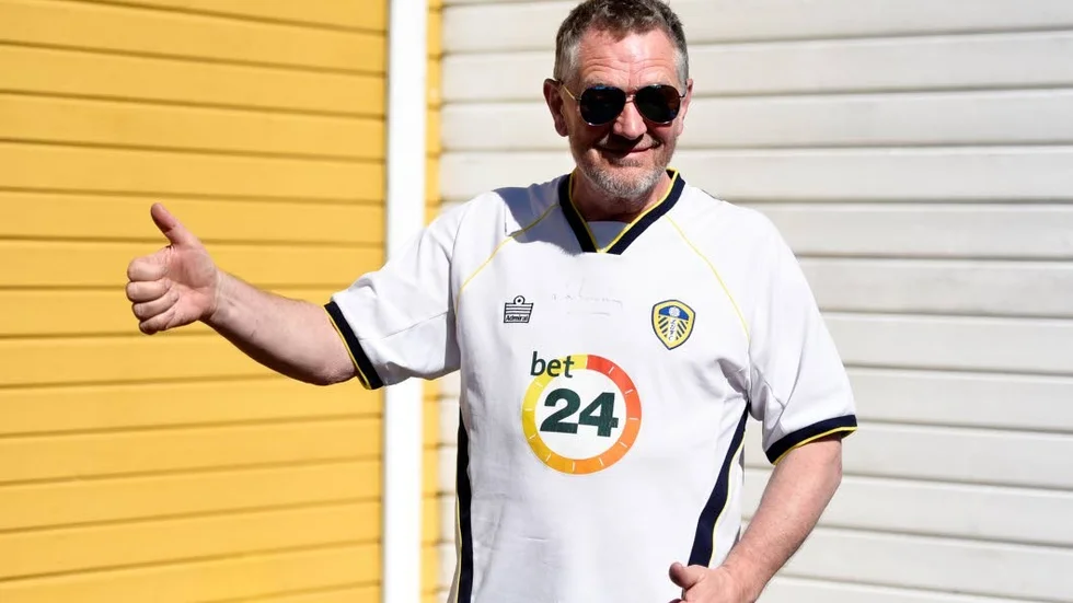 Nästa år firar Leeds 100-årsjubileum. Steen Hansen är bjuden på galamiddag och hoppas att laget i hans hjärta tar steget till Premier League.