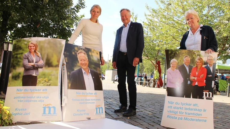Moderaterna Sophia Jarl, Christer Frey och Ingrid Cassel är upprörda över valaffisch-härvan.