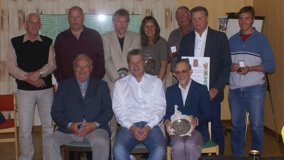Mottagare 2009  av ÖFF:s förtjänstpriser i Igelfors:

Stående fr.v. Bert Persson (förtj.t. i Silver), Håkan Axelsson (förtj.t. i Silver), Bengt Nordström (Tallrik), Lolita Andersson (Tallrik), Per-Olov Vallström (förtj.t. i Silver), Göran Gustavsson (Diplom), Conny Karlsson (förtj.t. i Silver)

Sittande: Göran Johansson (Förtj.t. i Guld), Tommy Axelsson (Förtj.t. i Guld), Lars-Erik Andersson (Tallrik)