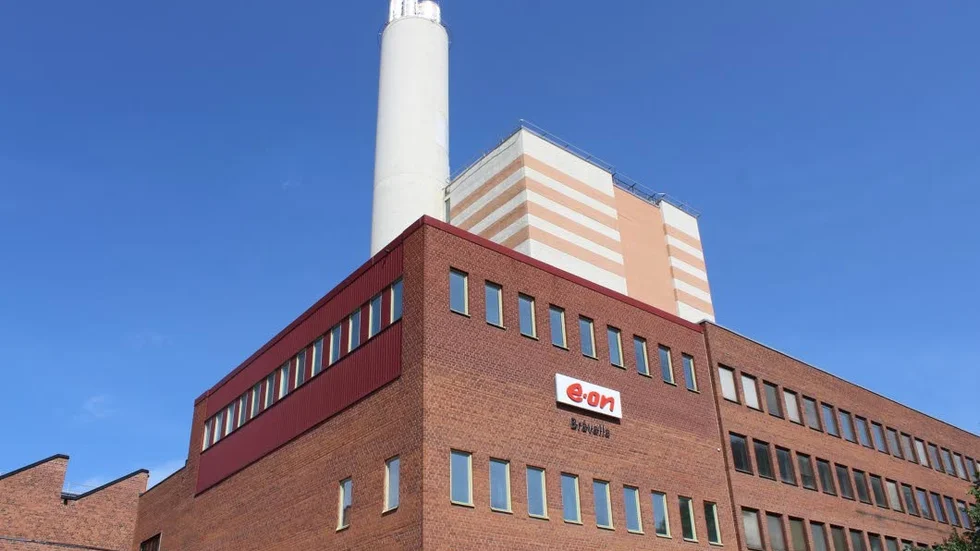 Eon äger den närmaste rödbruna byggnaden medan det stora ljusa tornet ägs av Uniper.