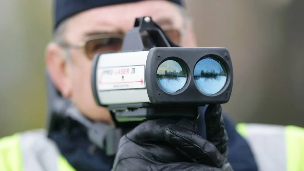 Föraren frias från fortkörning - det går inte att utesluta att polisen ”sköt” på fel bil.