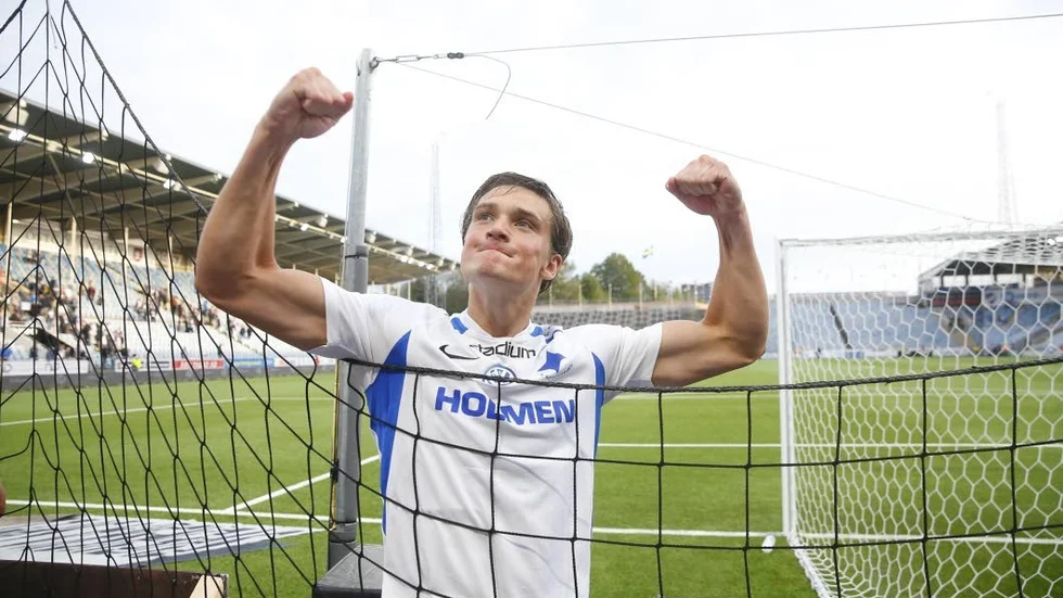 Rasmus Lauritsen gjorde sitt första mål i IFK Norrköping-tröjan och firade med fansen efter matchen.