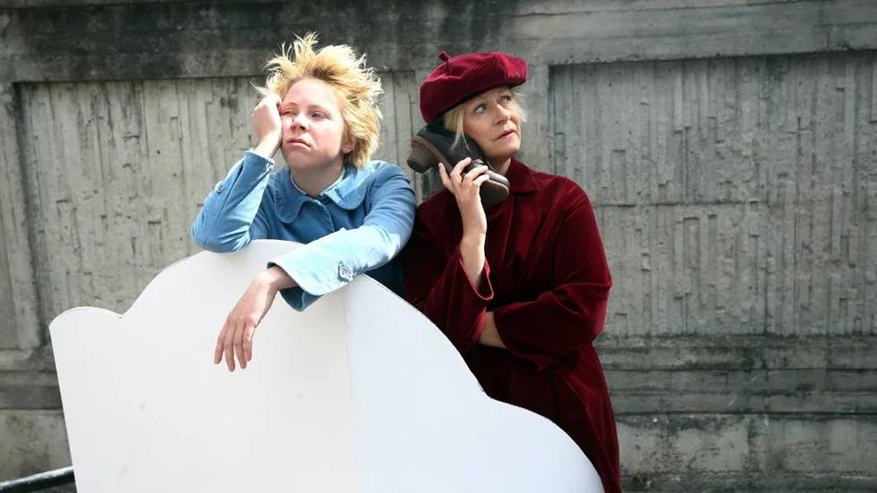 Ny pjäs på g. Alexandra Ekelöf och Åsa Forsberg spelar i "Vad var det jag glömde?" som just nu repeteras på Teater Bråddgatan 34.