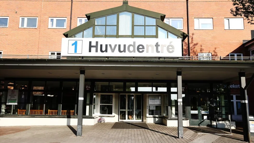 Akutopererades. Vid tredje besöket fick patienten allvarliga symptom - och skickades för akut operation på US i Linköping.