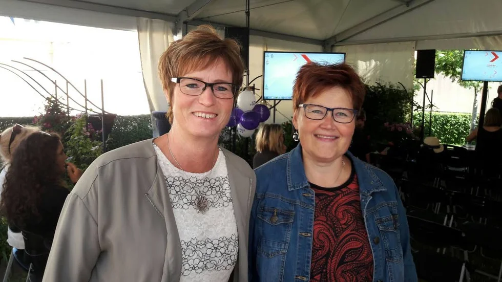 I TCO-parken. Eva-Britt Sjöberg och Marie Johansson går på många seminarier tillsammans under vistelsen i Visby.