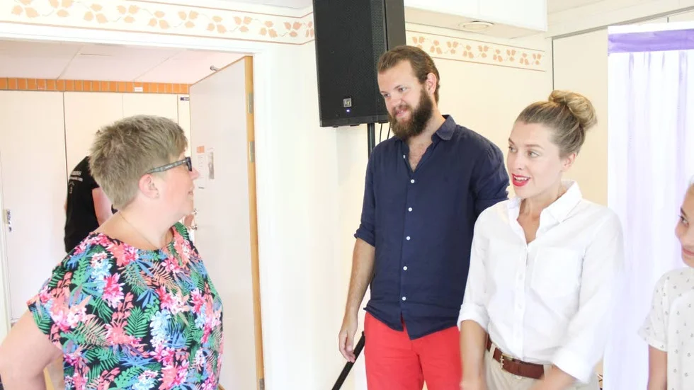 Uppskattat. Camilla Jiremyr tackar Marcus Fyrberg och Susanna Karlsson för ett fint uppträdande.