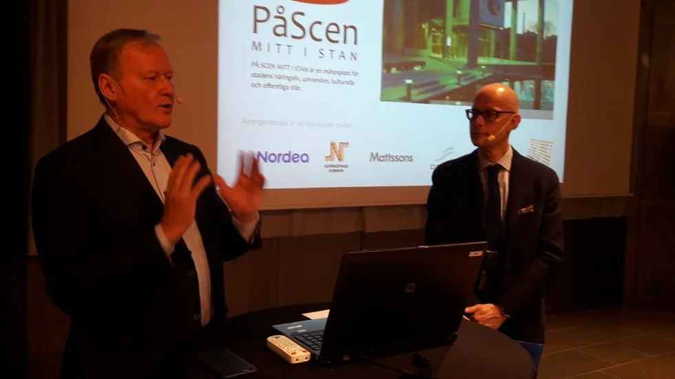 På scen. Leif Östling (tv) och Håkan Gunnarsson från Erich Communications.