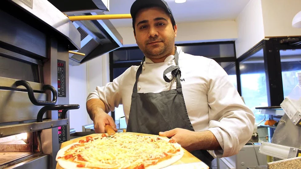 Bäst! Zana Aziz på Massimo är bästa pizzabagaren i Sverige.
