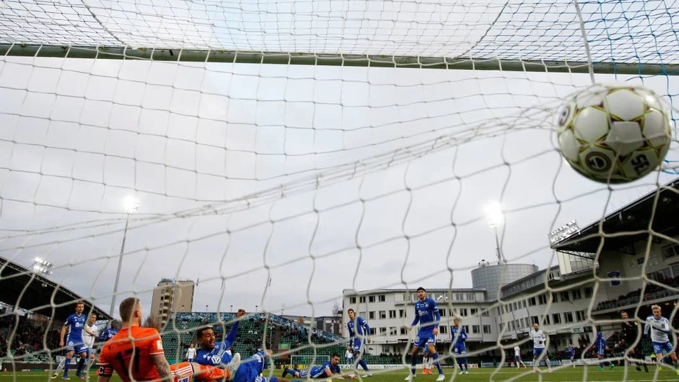 Alexander Jakobsen satte 2–1 bakom Tommy Naurin.