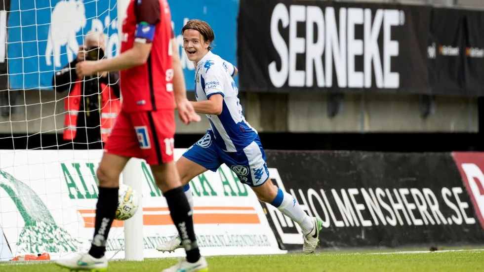 Ridå. Det var ett kamratlag som hade roligt. Det från Norrköping mår inte alls bra just nu.