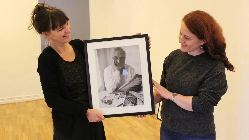 "Min vän Usama". Eva Lundgren Stenbom och Sahar Burhan på Galleri Kameleont.