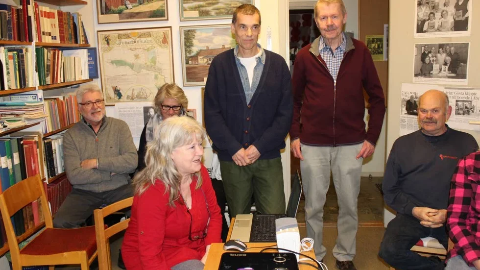 Minibio. I veckan var det premiär för minibio i Åby och Kvillinge Föreningsarkiv. De som höll i visningen var Anita Karlsteen, Gunnar Hagman och Sven-Arne Moqvist.