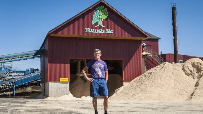 Peter Ahlenius tycker det är vemodigt att sågen i Hällnäs läggs ner.