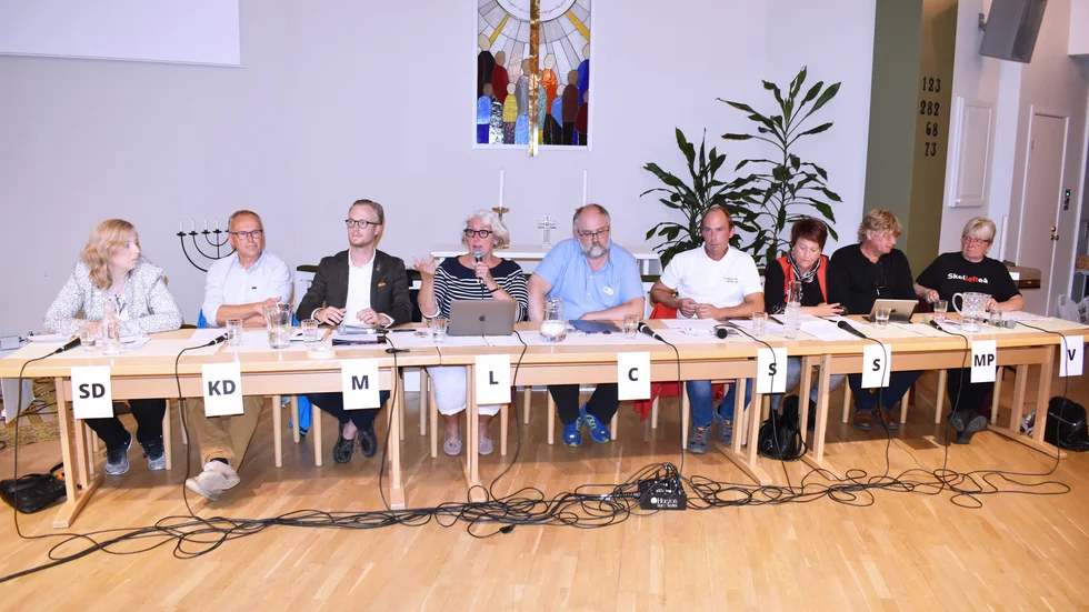 Samtliga partier var representerade vid utfrågningen som hölls inför drygt hundra personer på Arken.