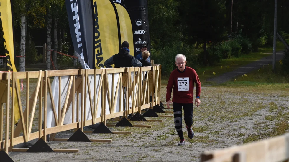 Ivan Granlund vid målgången på sitt lopp över 5 km. 