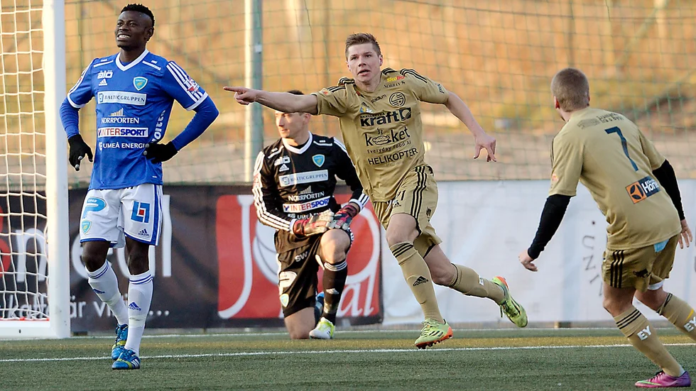 Radek Erlich firar ett mål under sin tid i Skellefteå FF. Förra säsongen spelade han med Morön i division IV. 