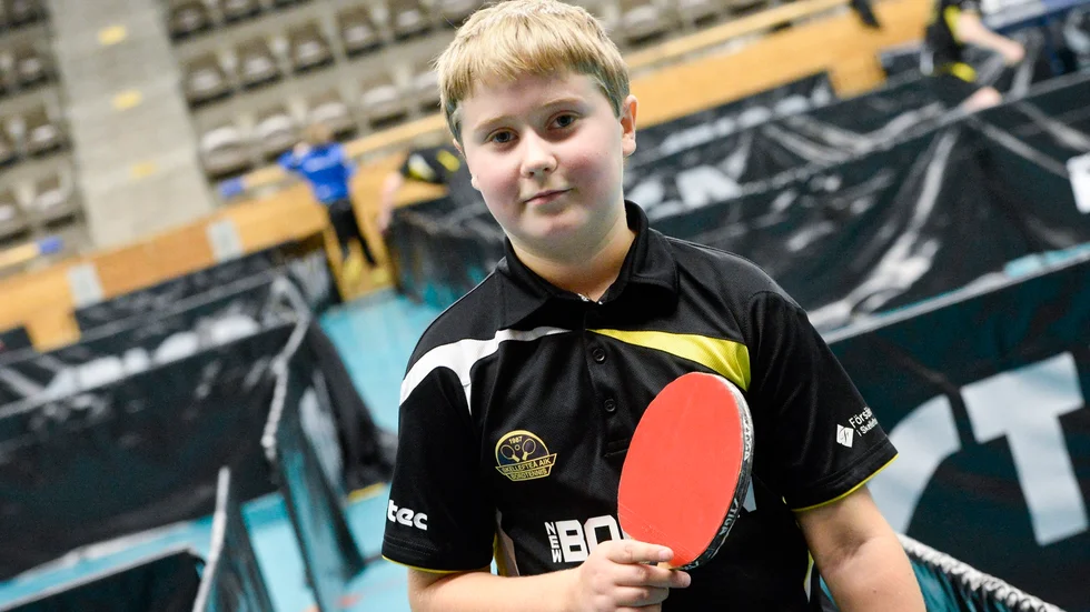 Edwin Lindkvist spelar bordtennis för fjärde säsongen. Han hade en rolig turnering och berättar att han har smash som favoritslag. 