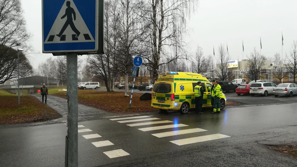 Olyckan inträffade vid övergångsstället som ligger vid infarten till parkeringen.
