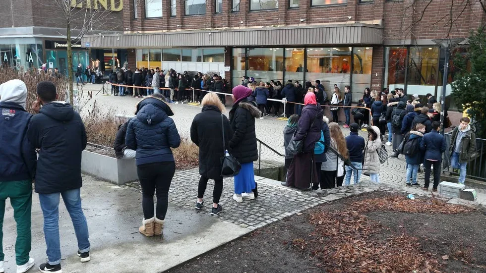 I väntan på Idol-juryn? Nix.Bara jobbsugna ungdomar i 16-17-årsåldern.