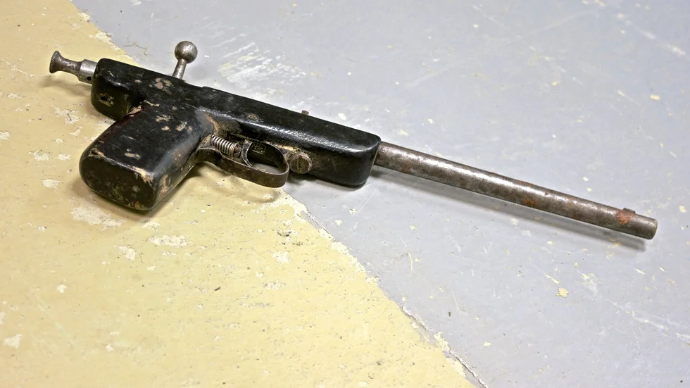 Hemgjord pistol som lämnats in till polisen i Skellefteå. 