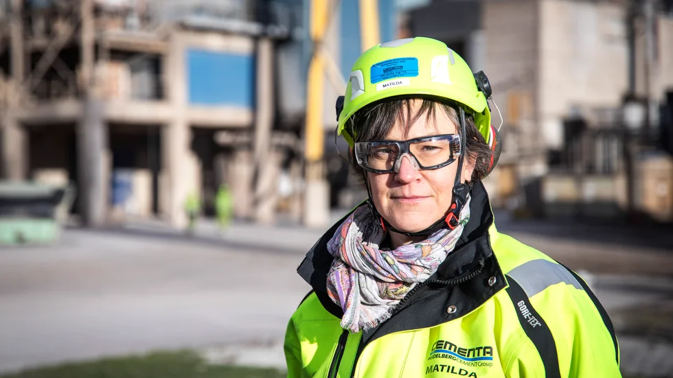 Matilda Hoffstedt är fabrikschef på Cementa i Slite. Hon säger att det är bråttom med ett nytt tillstånd för att bryta kalk.