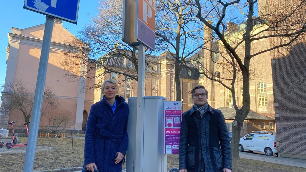 "Vi kommer att ha frågan om bilvänlighet i vårt valmanifest. Vi vill göra Norrköping mer bilvänligt", säger oppositionsrådet Sophia Jarl (M), här tillsammans med oppositionsrådet Simon Johansson (M).