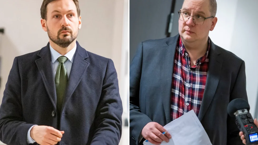 Försvarsadvokaten vs kammaråklagarna. Viktor Banke, till vänster, förteträder den mordåtalade 20-åringen efter dödskjutningen på Notviken och han samtalade med åklagarna Jonas Fjellström och Kristin Andersson vid tisdagens första rättegångsdag. 