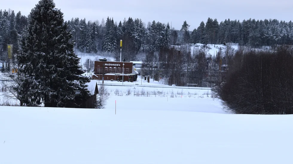 På den här platsen kommer Anderstorp handelsområde att ligga. En ny väg kommer att binda samman Gymnasievägen med Nålvägen.