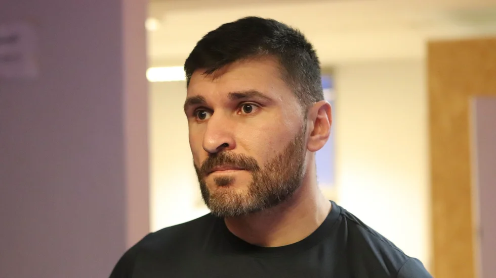 Katrineholmsboxaren Samo Jangirov åkte, i sin elfte proffsmatch, på tredje förlusten i matchen om det interkontinentala mästarbältet.