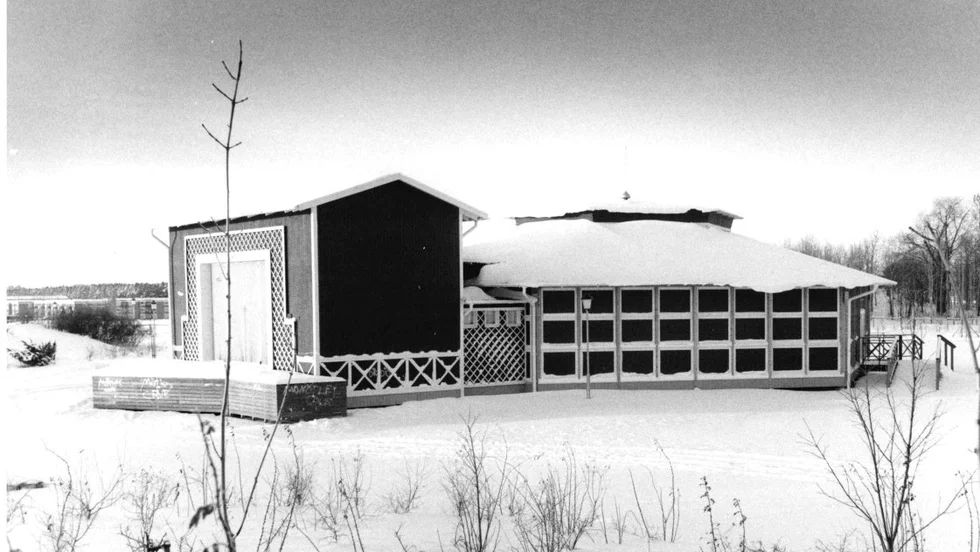 Det blev aldrig något bad i Gränby den gången, men väl en folkpark. Bilden är tagen 1986. Numera är dock parken riven.