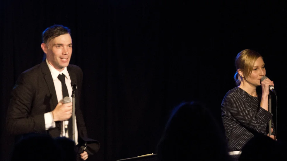 På scen. Den kanadensiske rapparen Buck 65 och Kathrine Bergström under en konsert i Paris.