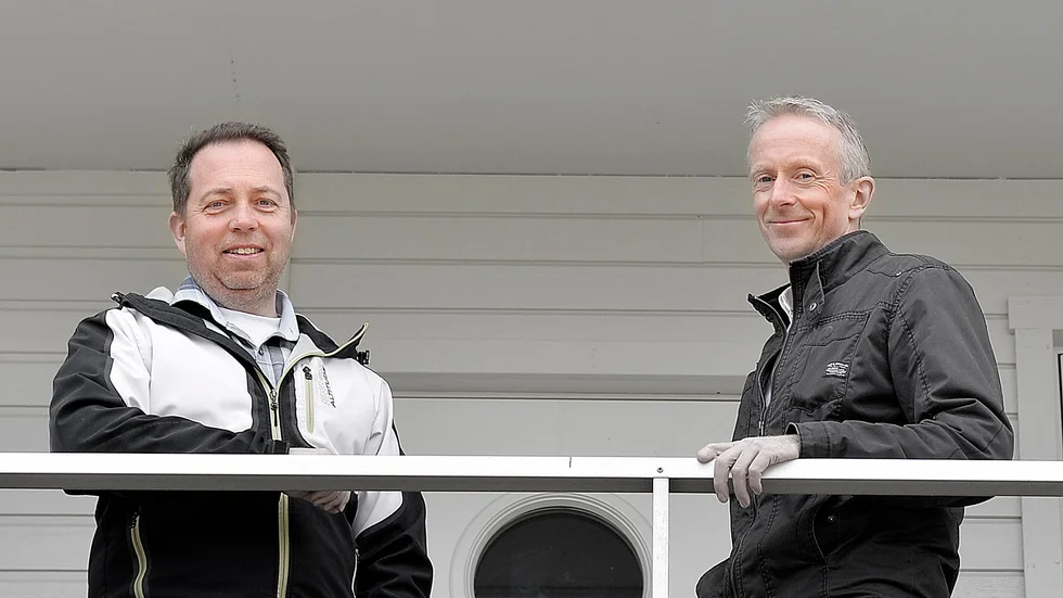 Ett lyft. Patrik Sundberg, Skebo, och Per Öhrlund, Riksbyggen, gör gemensam sak. Foto: Annika Eriksson.