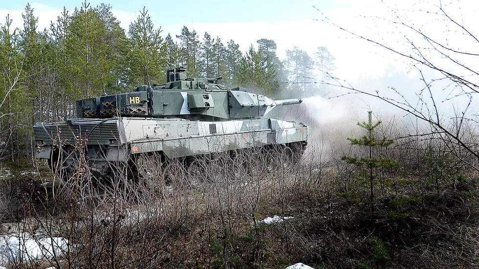 Stridsvagn. Stridsvagnen väger 62,5 ton, har 1 500 hästkrafter, gör 72 kilometer i timmen och tar en besättning på fyra personer. Foto: Roine Sandlén.
