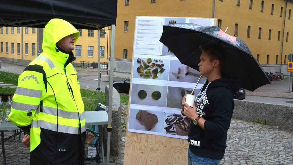 Per Ziljat (t h) är föräldraledig och passade på att ta några ord om S:t Persgatan med Fredrik Nilsson.