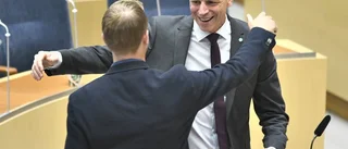 Handslag – men inte kram