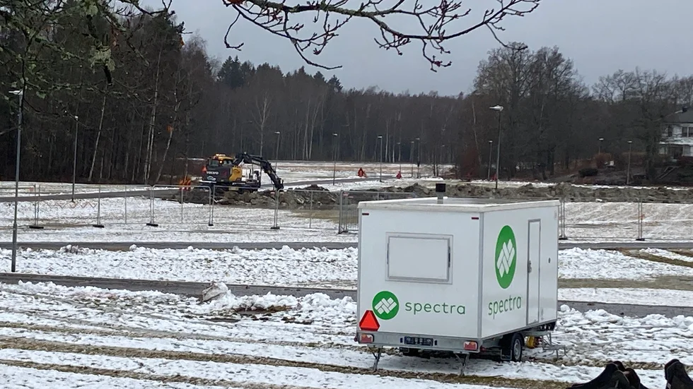 Cykelvägarna på den stora gräsmattan i Peterslund är under ombyggnad på grund av arbetet med den nya förskolan i Peterslund, Oxelösund.