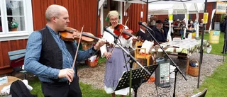 Folkdräkter i god takt