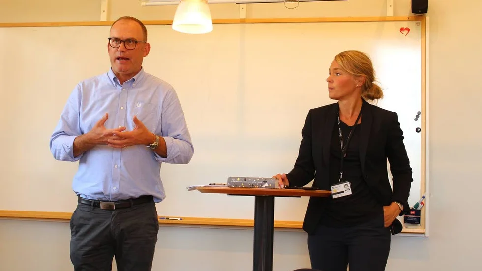 


De moderata oppositionsråden Fredrik Björkman och Sophia Jarl saknar förtroende för Lars Stjernkvist, efter att han undanhållit ett delegationsbeslut på 15 miljoner kronor.



