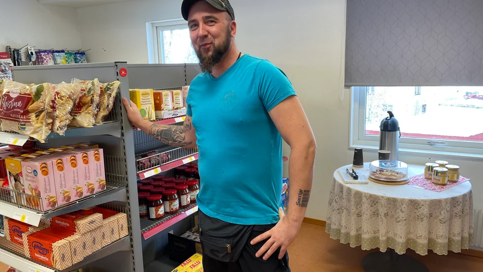 Sven Poschwald tar över driften av lanthandeln i Hjorted. "Jag har längtat efter ett lugnare liv", säger han.