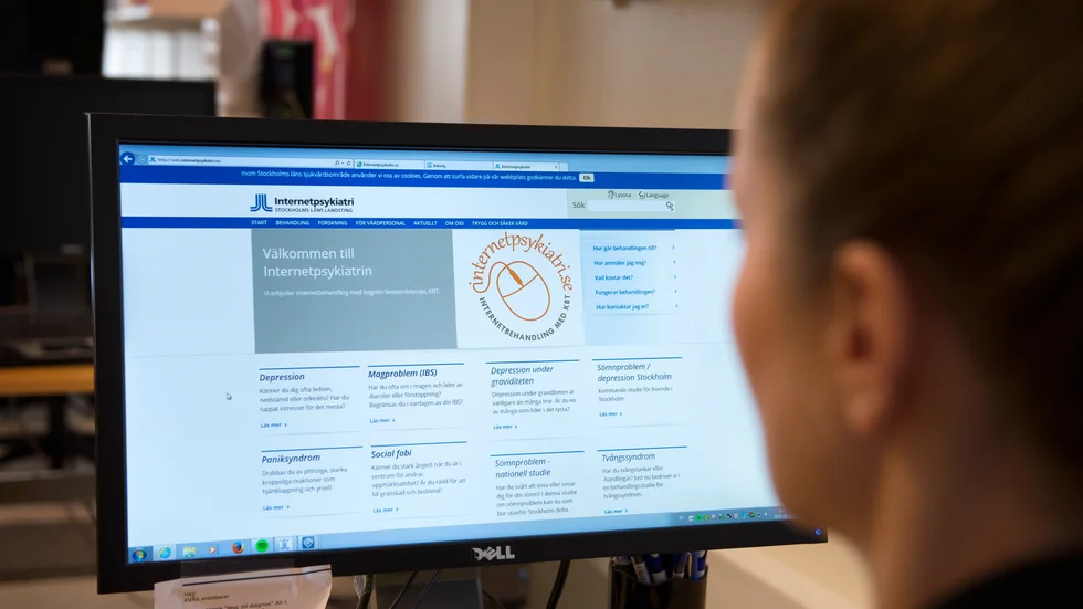 Istället för att införa ett helt nytt ämne i skolan menar ledarskribenten att kunskap om psykisk ohälsa skulle kunna spridas med hjälp av digitala kurser.