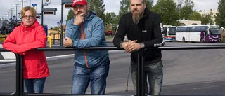 Föräldrar riktar massiv kritik mot kommunen om skolskjutsarna