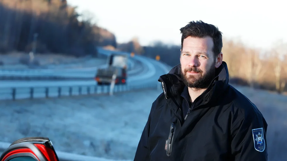 David Forsberg, brandmästare och insatsledare på räddningstjänsten i Eskilstuna, vid Barva där E20 kan bli förrädiskt hal vintertid.