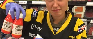 Luleå Hockey-dressing levererades till Skelleftebutik – skänker bort den till kunderna