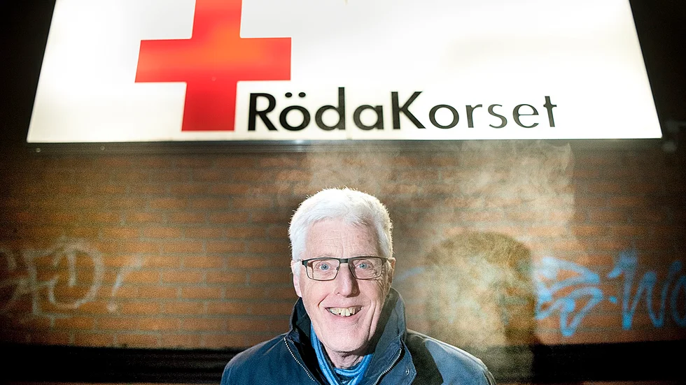 Hjälparbete. Bengt Gunnarson har valt att engagera sig i Röda Korset, en organisation som har till uppgift att förhindra och lindra lidande. Foto: Lars Eriksson.