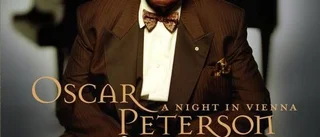 Jazzlegendaren Oscar Peterson får Norrans recensent att längta efter varma sommardagar